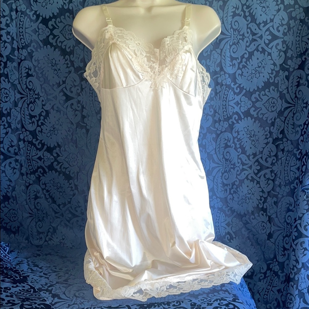 Vintage cream lace slip
